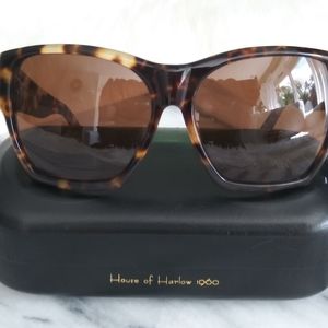 House of Harlow 1960 Billie Leopard Sunglasses